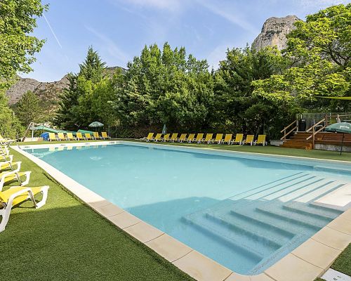 piscine du camping dans les Hautes alpes