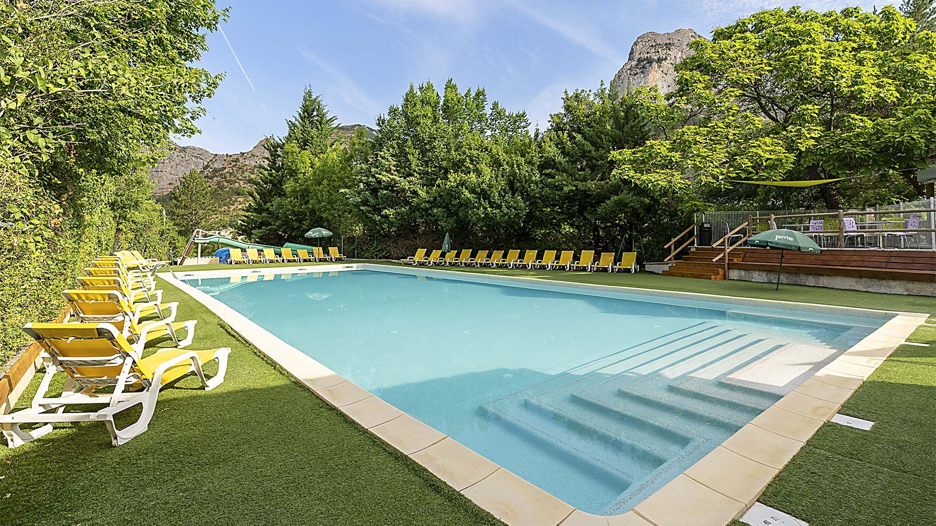 piscine du camping dans les Hautes alpes